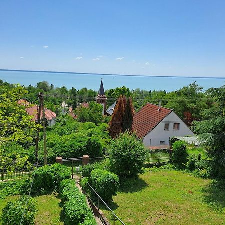 Belvarosi Haz Gyoenyoeru Panoramaval Балатональмади Экстерьер фото